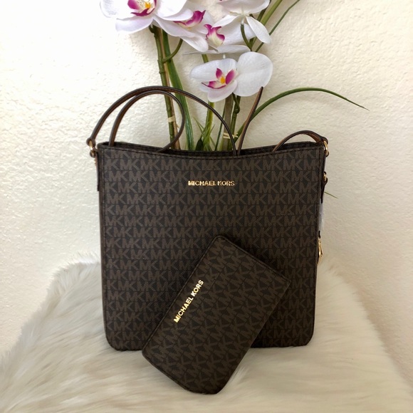 Michael Kors Handbags - 🌸 MICHAEL KORS Large Messenger Set